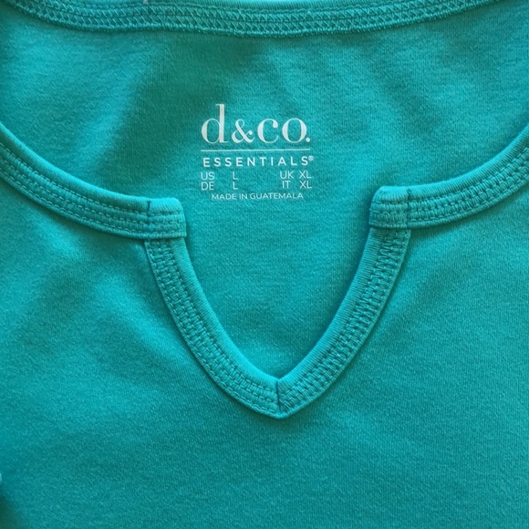 Like new, Denim and Company T-shirt, short sleeve with small V in front. - Picture 3 of 4